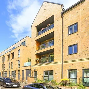 Idyllic Thames Riverside With Free Parking Apartment Isleworth