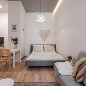A62 - Akacfa Street - Location By Bqa Apartment Budapest